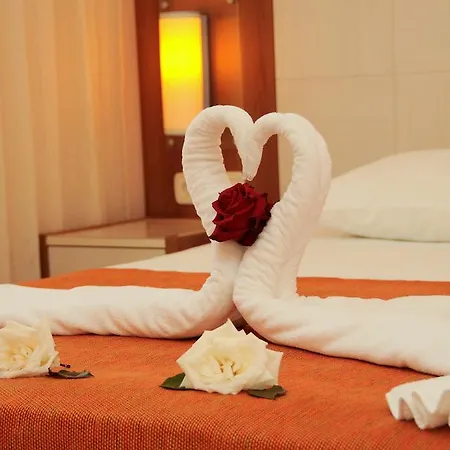 호텔 Aral Hotel Side